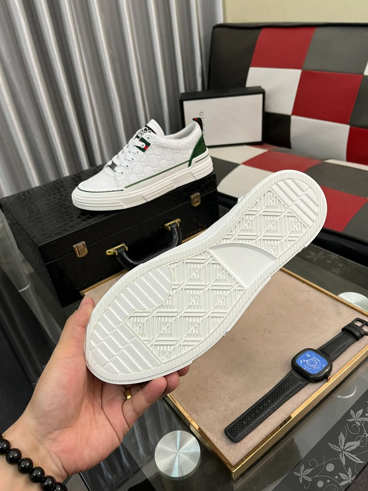 Men's shoes💰400⌚️⌚️[GUCCI] Gucci men's casual shoes are absolutely popular🔥The ultimate matching item for trendy men! The charm of super texture is irresistible, the main recommendation, the flower leather color is bright! The upper is made of high-quality cowhide + brand printed fabric, sheepskin feet, wear-resistant rubber sole, noble and elegant! Extremely comfortable🎁🎁You can be as handsome as you want💪 38-442⃣️colors available